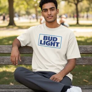 Bud Light Men's XL White Graphic T-Shirt SS Crew Neck Budweiser Beer Logo Lager